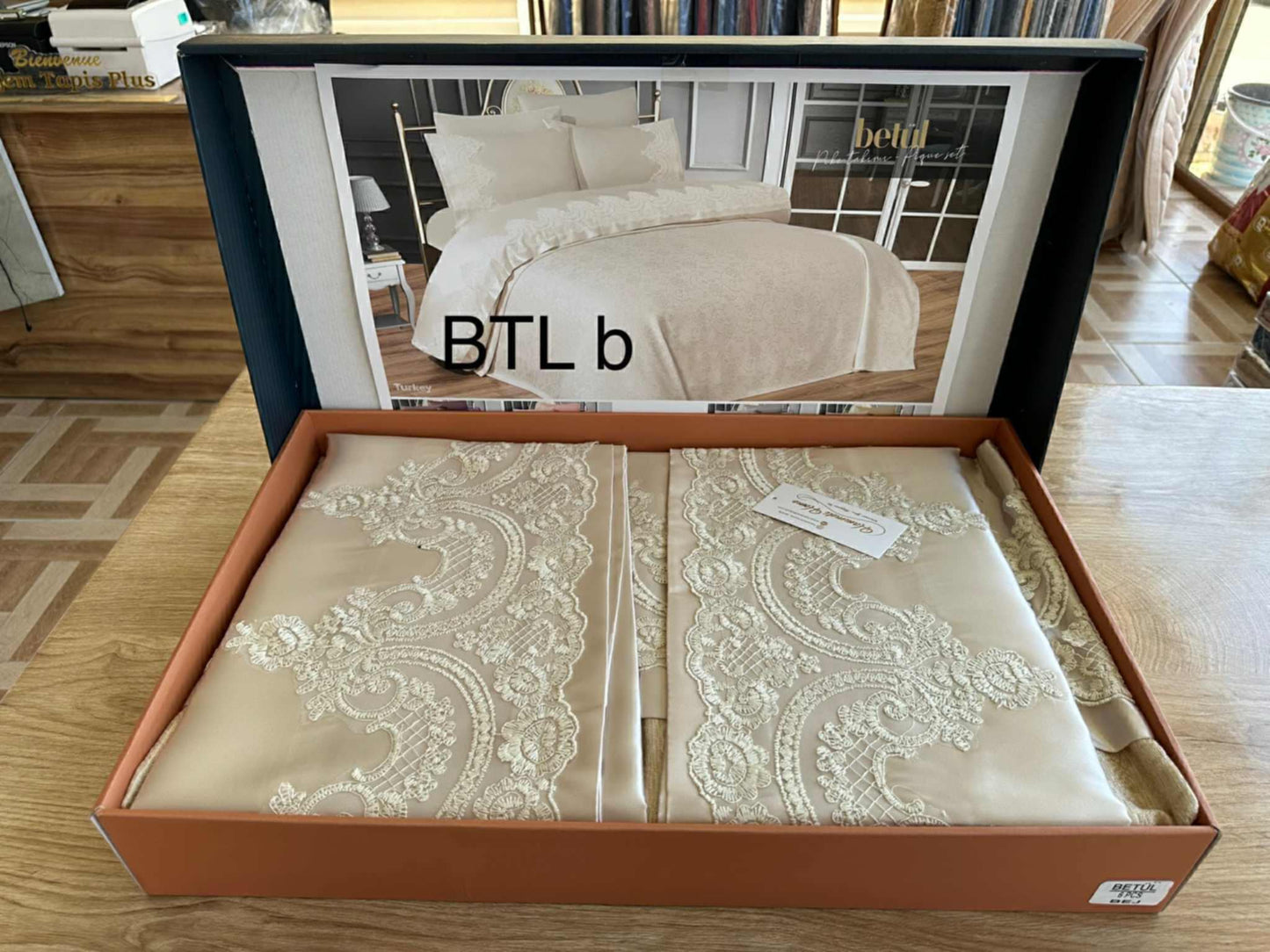 Betul Pack 6 Pièces : Drap + Drap Housse + 2 coussins - Beige