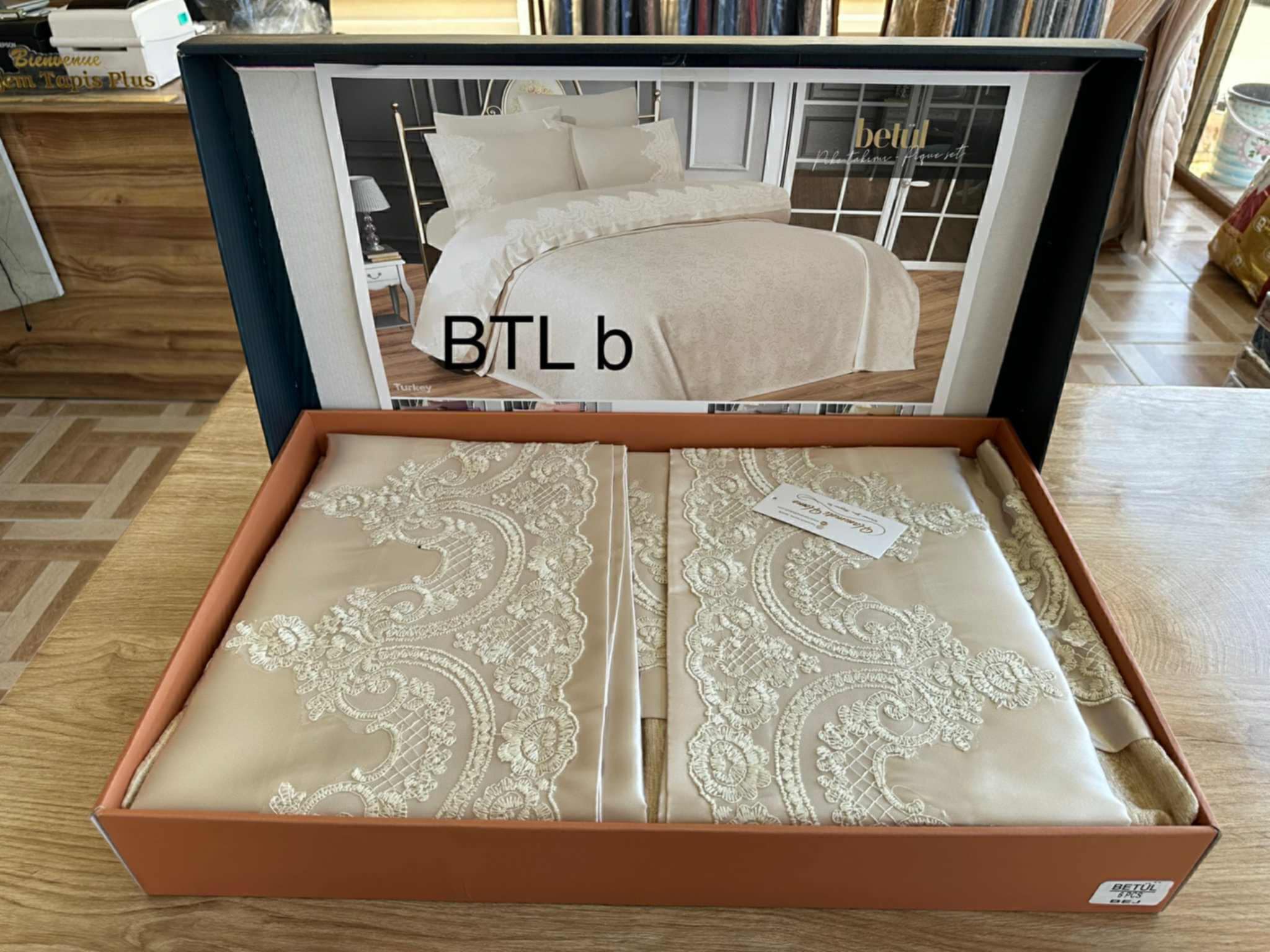 Betul Pack 6 Pièces : Drap + Drap Housse + 2 coussins - Beige