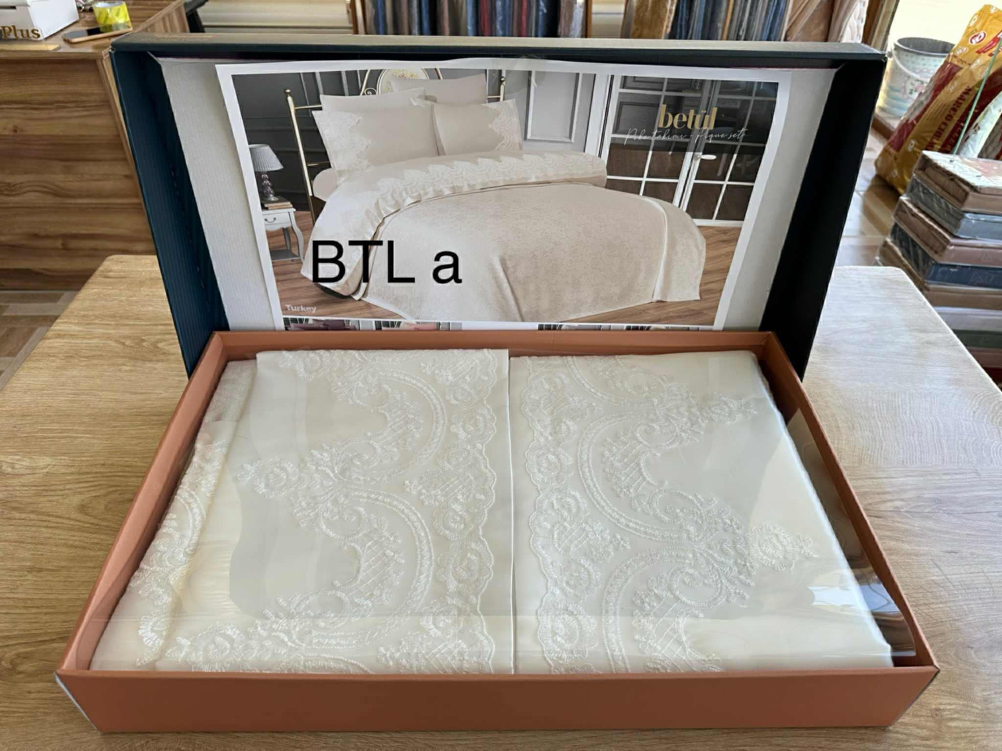 Betul Pack 6 Pièces : Drap + Drap Housse + 2 coussins - Blanc