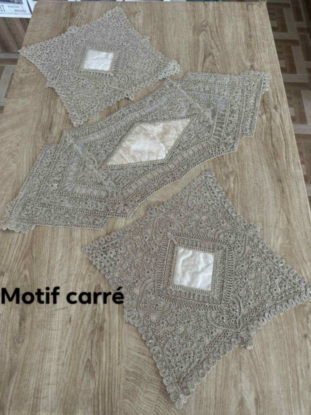 Chemin de Table 3 Pièces – Motif Carré